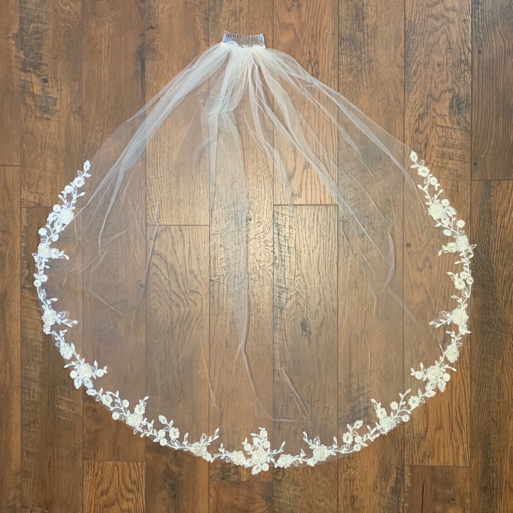Lace Fingertip Bridal Veil w/Comb, Wedding Veil